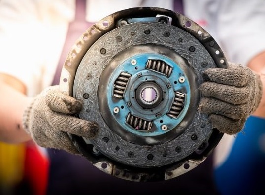 How to Replace Car Clutch Pads
